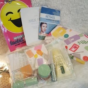 BRAND NEW IN BAG CLINIQUE SAMPLES.